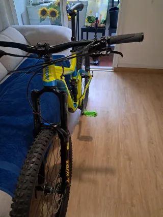 Bicicleta Giant reing 27.5 incluye casco nuevo fox