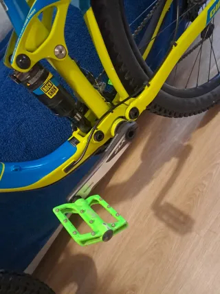 Bicicleta Giant reing 27.5 incluye casco nuevo fox