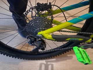 Bicicleta Giant reing 27.5 incluye casco nuevo fox