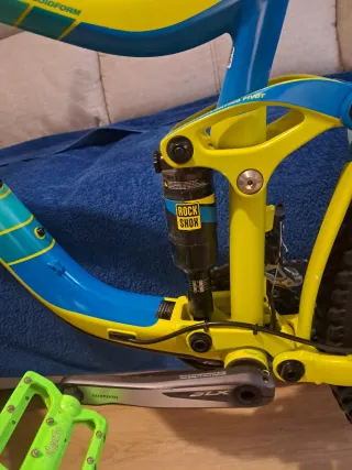 Bicicleta Giant reing 27.5 incluye casco nuevo fox