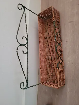 Estantería de mimbre