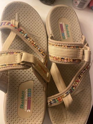 sandalias de marca Sketchers outdoor lifestyle