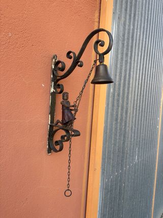 campanillero antiguo de monasterio en forja.