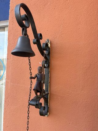 campanillero antiguo de monasterio en forja.