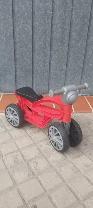 Bicicleta infantil roja