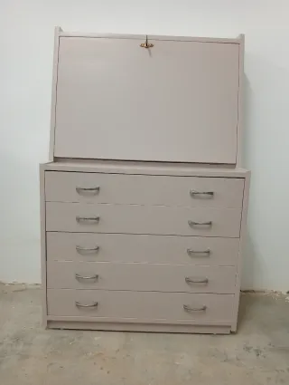 Escritorio y cómoda