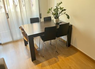 Taula de menjador color vengué