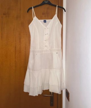 Vestito bianco con laccio, di lino