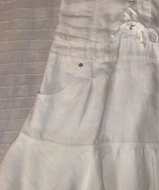 Vestito bianco con laccio, di lino