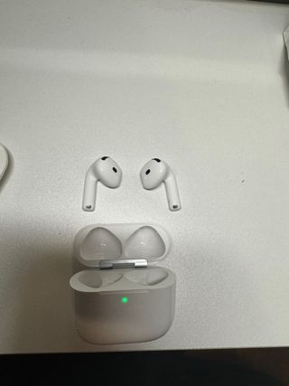 AirPods 4