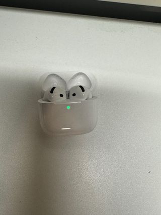 AirPods 4