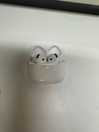 AirPods 4
