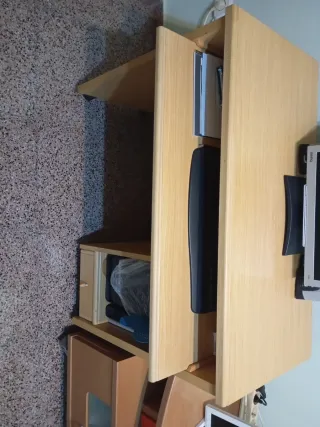 Escritorio madera  Bandeja extraíble  Cajon