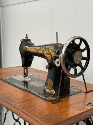 Singer n.15 del 1926 con basamento in ghisa