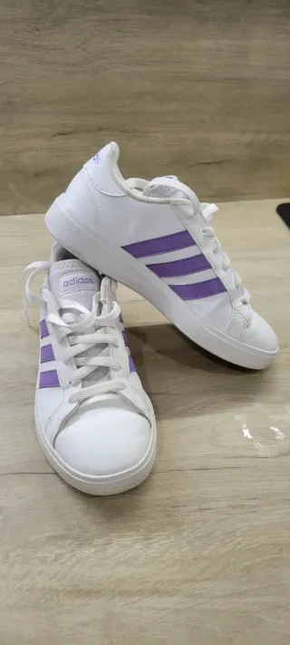 Zapatillas Adidas Blancas y Moradas Talla 36.5