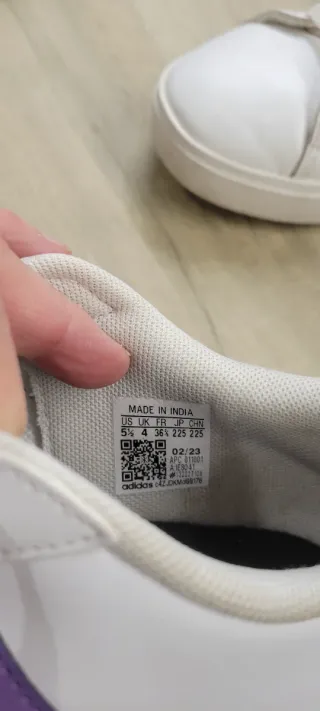 Zapatillas Adidas Blancas y Moradas Talla 36.5