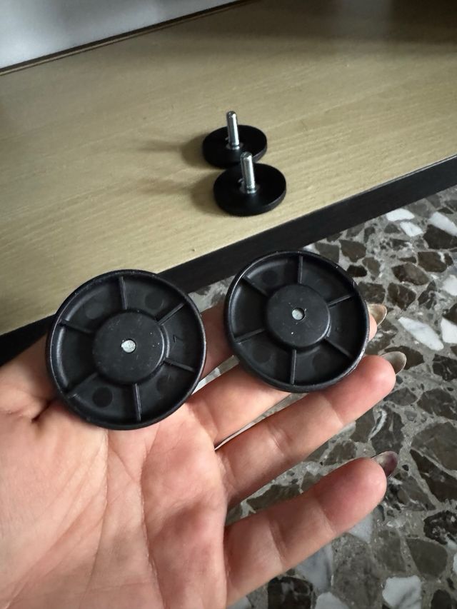 4 piedini per mobili Ikea Besta