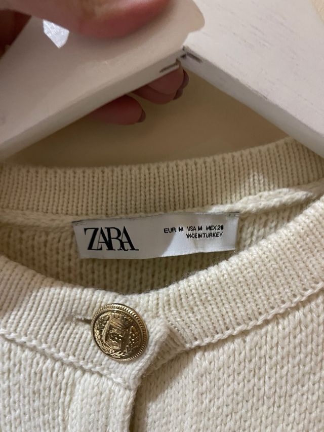 Chaqueta punto zara botones dorados