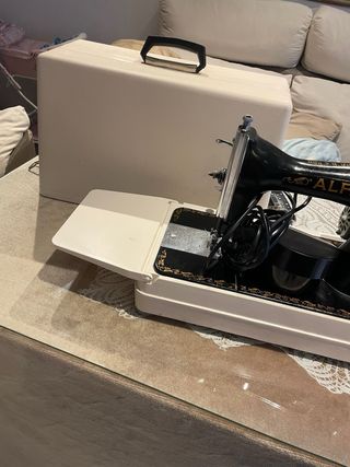 Máquina de coser Alfa vintage