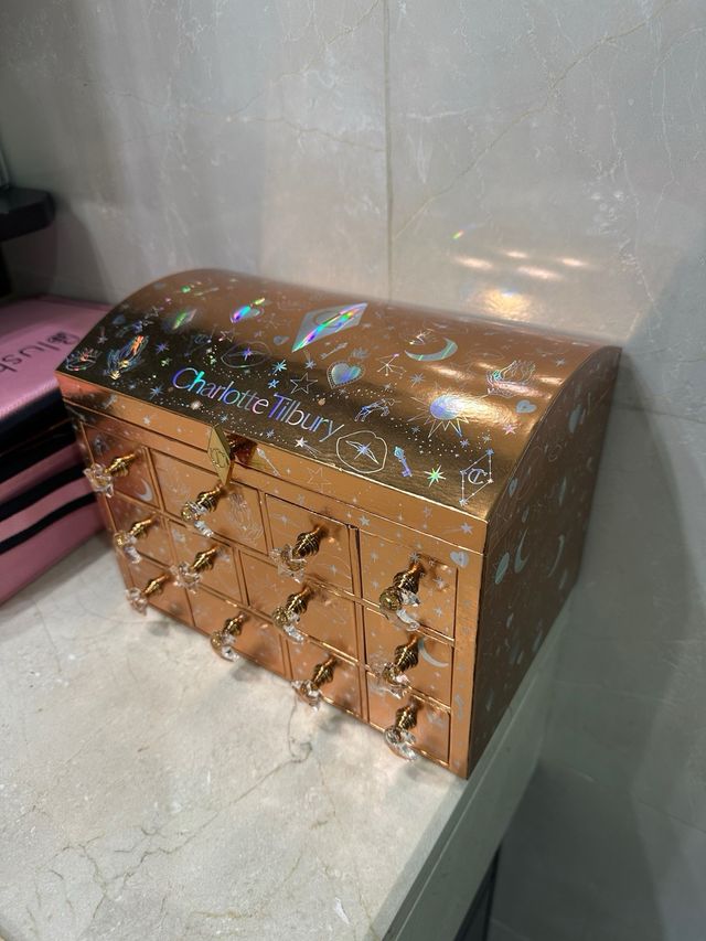 Caja Advent Calendar Charlotte Tilbury