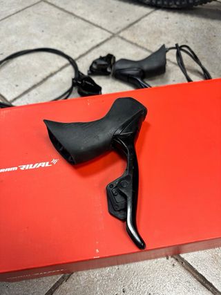 Manetas SRAM Rival eTap AXS