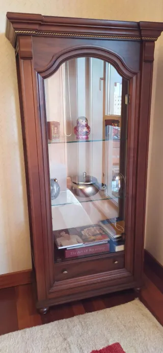 Vitrina de madera maciza