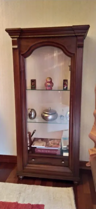 Vitrina de madera maciza