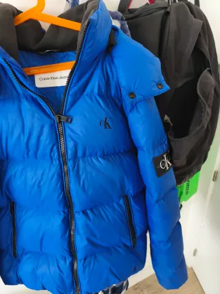 Chaqueta de plumas con capucha