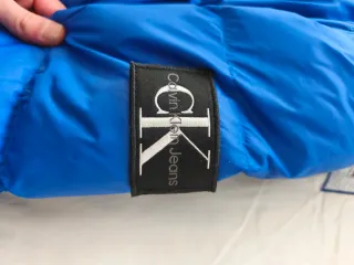 Chaqueta de plumas con capucha