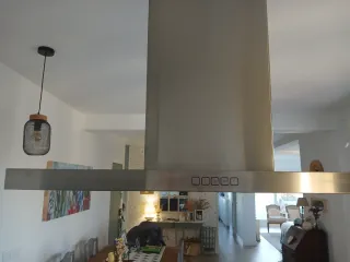 Campana extractora techo y placa de inducción