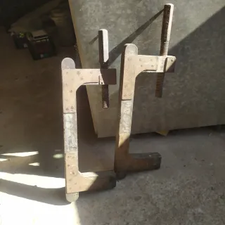 Sargentos antiguos de madera