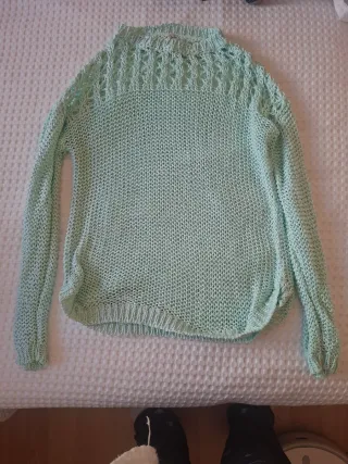 Jersey Stradivarius verde calado