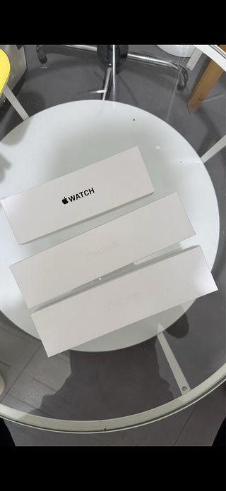 cajas, correas y cable cargador de Apple whatch