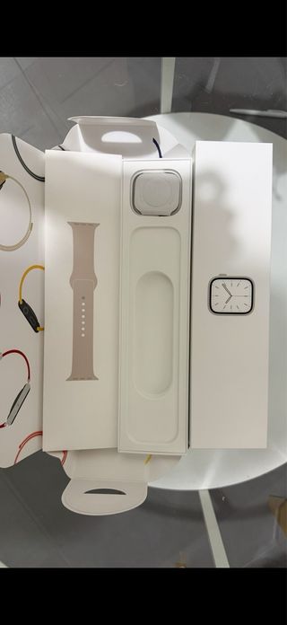 cajas, correas y cable cargador de Apple whatch