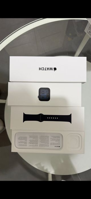 cajas, correas y cable cargador de Apple whatch