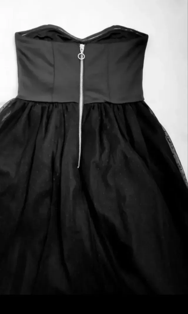 Vestido negro Stradivarius tul plumeti
