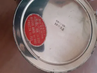 Bottiglie vintage in vetro lavorato con coperchio