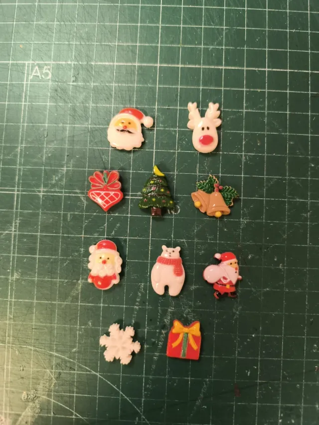 Accesorios miniatura para casa de muñecas.