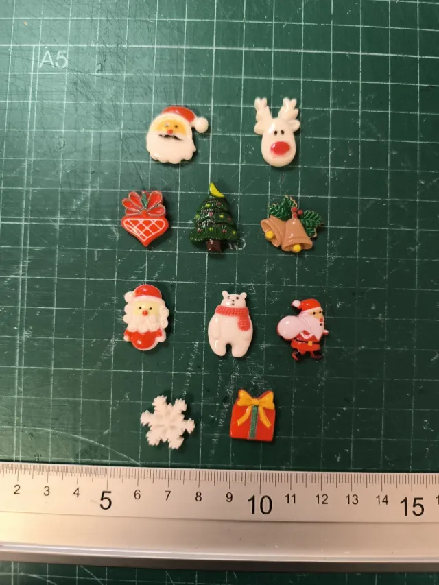 Accesorios miniatura para casa de muñecas.