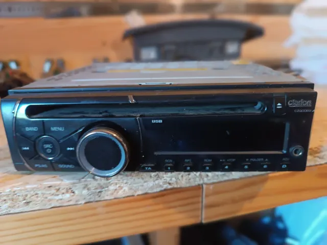 Autorradio CLARION CZ200EG