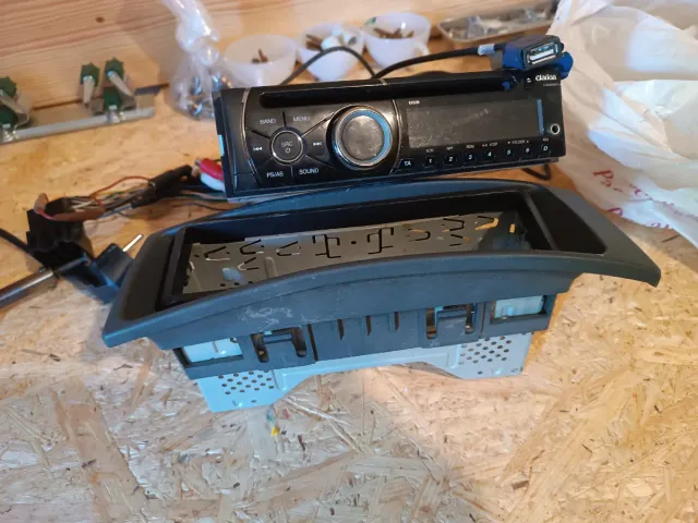 Autorradio CLARION CZ200EG