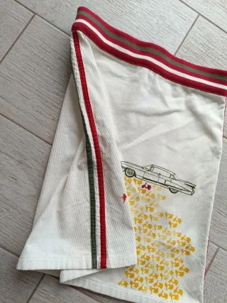 Falda de Pana Blanca con Detalles Rojos