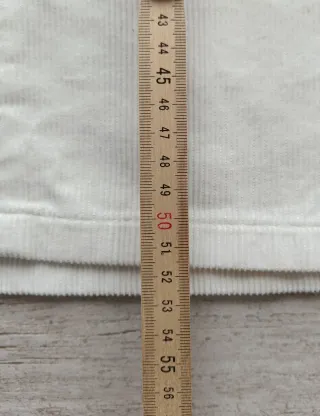 Falda de Pana Blanca con Detalles Rojos