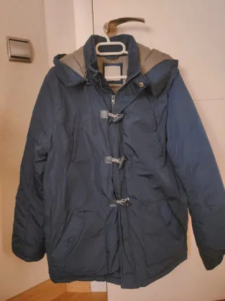 Chaquetón azul marino con capucha
