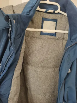 Chaquetón azul marino con capucha