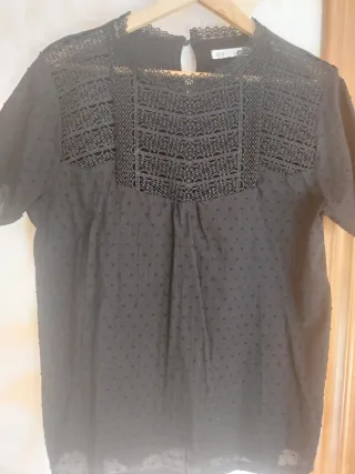 Camiseta negra manga corta encaje