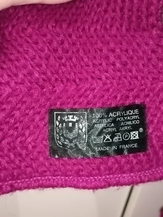 Bufanda morada tejida