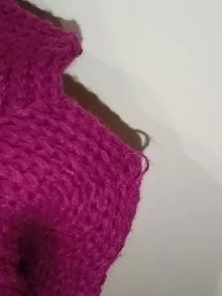 Bufanda morada tejida