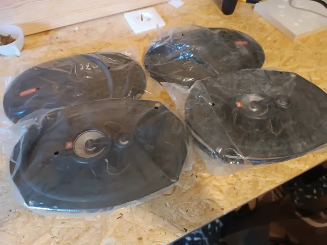 Altavoces JBL para coche