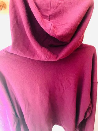 Sudadera burdeos corta oversize talla M